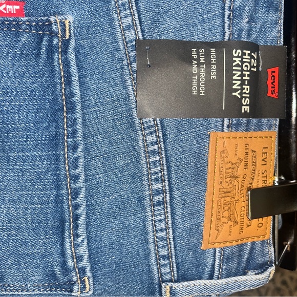 NWT Levi’s Sculpt 721 High Rise Skinny. Size 26 x 30 - Picture 3 of 4